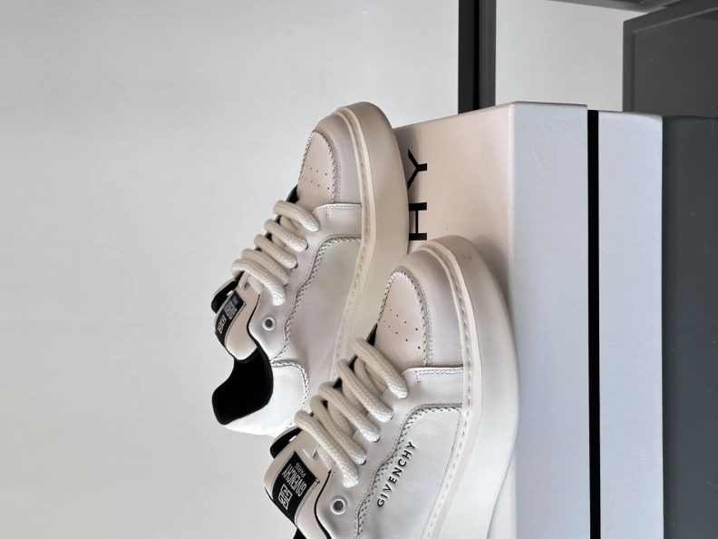 AllSeason Gxvxnchy Sneakers 152265