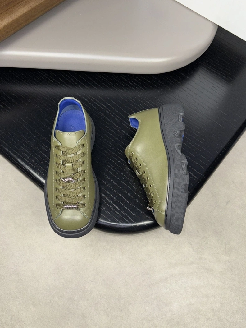WellDesigned Bxrbxrry Sneakers 114522