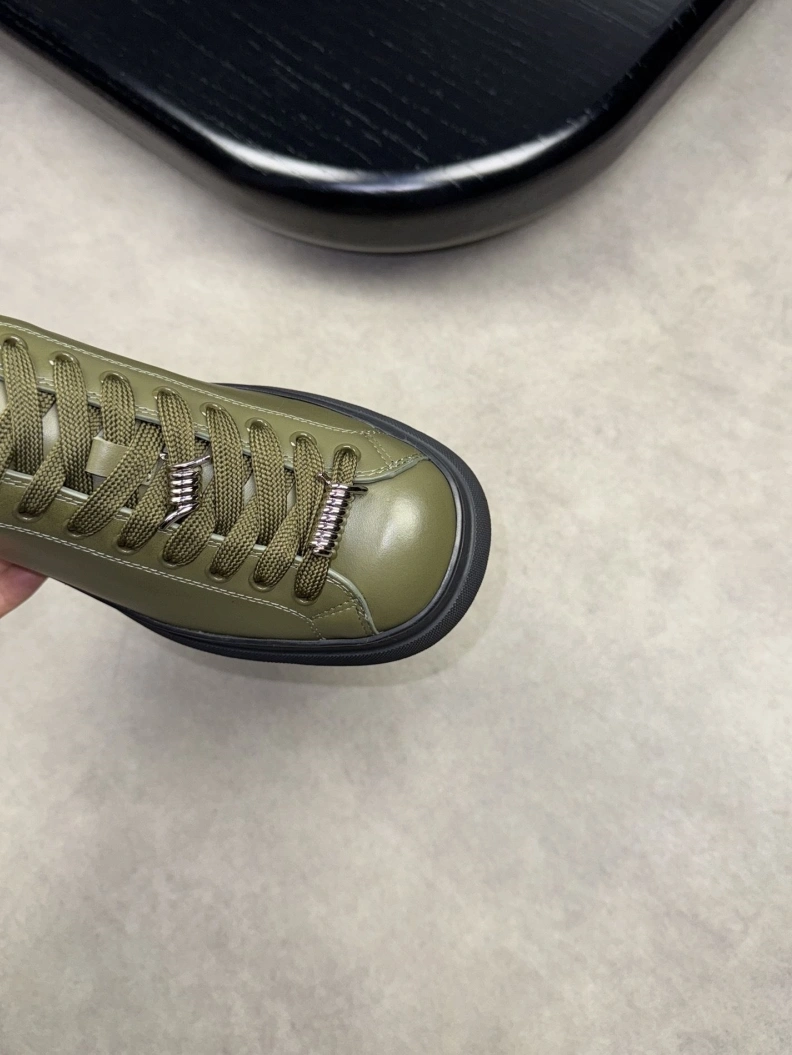 WellDesigned Bxrbxrry Sneakers 114522