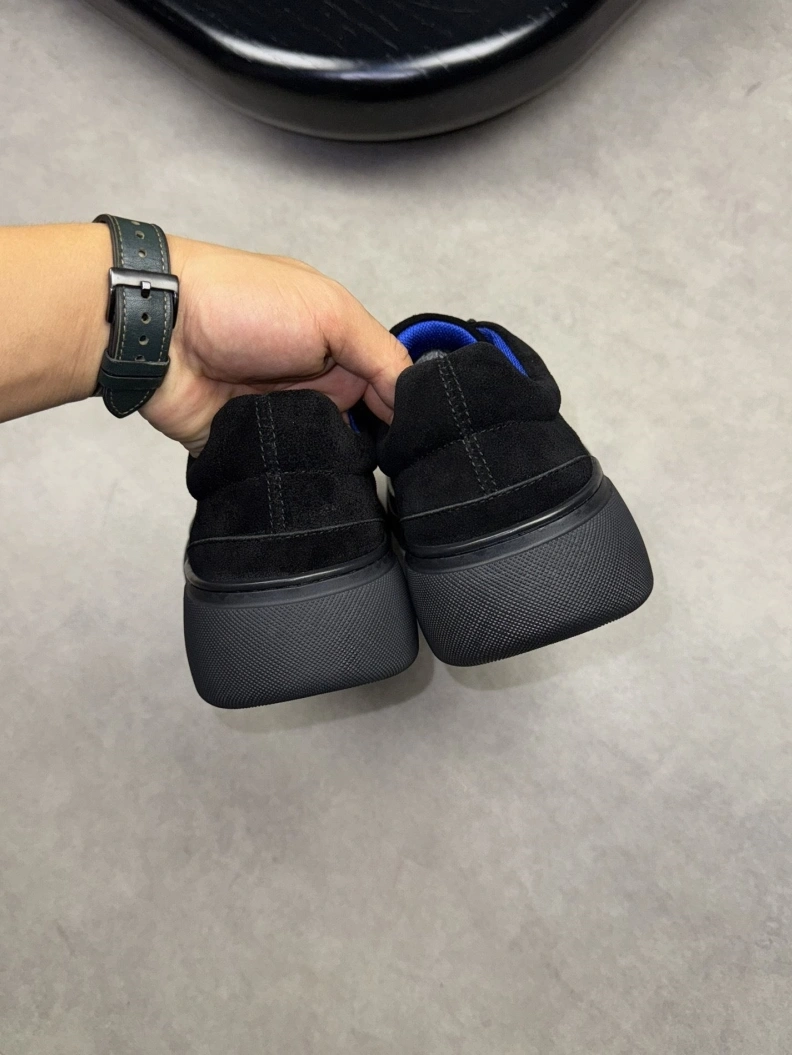 Efficient Bxrbxrry Sneakers 114517