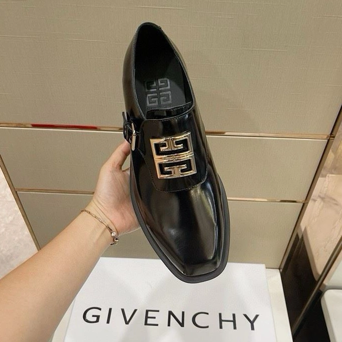 Cozy Gxvxnchy Sneakers 152264