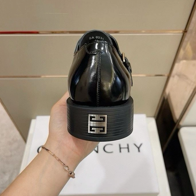 Cozy Gxvxnchy Sneakers 152264