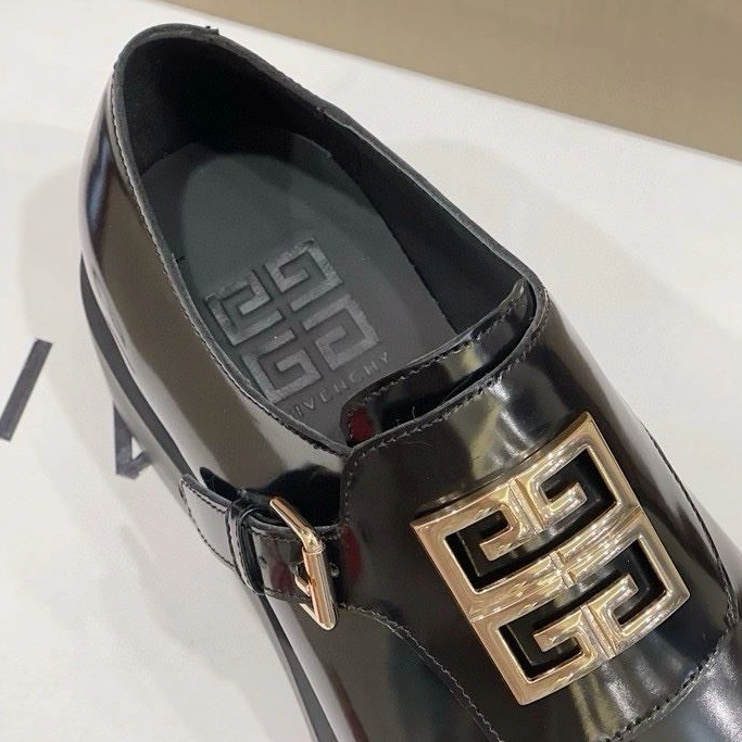 Cozy Gxvxnchy Sneakers 152264