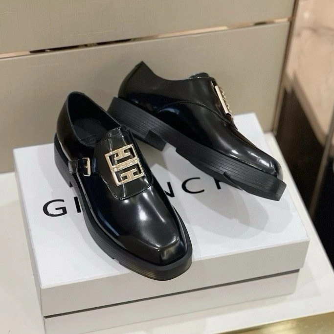 Cozy Gxvxnchy Sneakers 152264