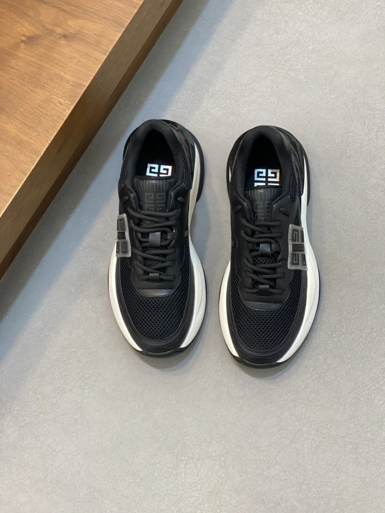 Trendsetting Gxvxnchy Sneakers 152260