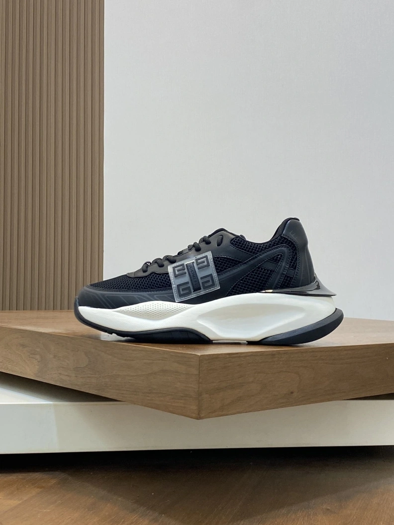 Trendsetting Gxvxnchy Sneakers 152260
