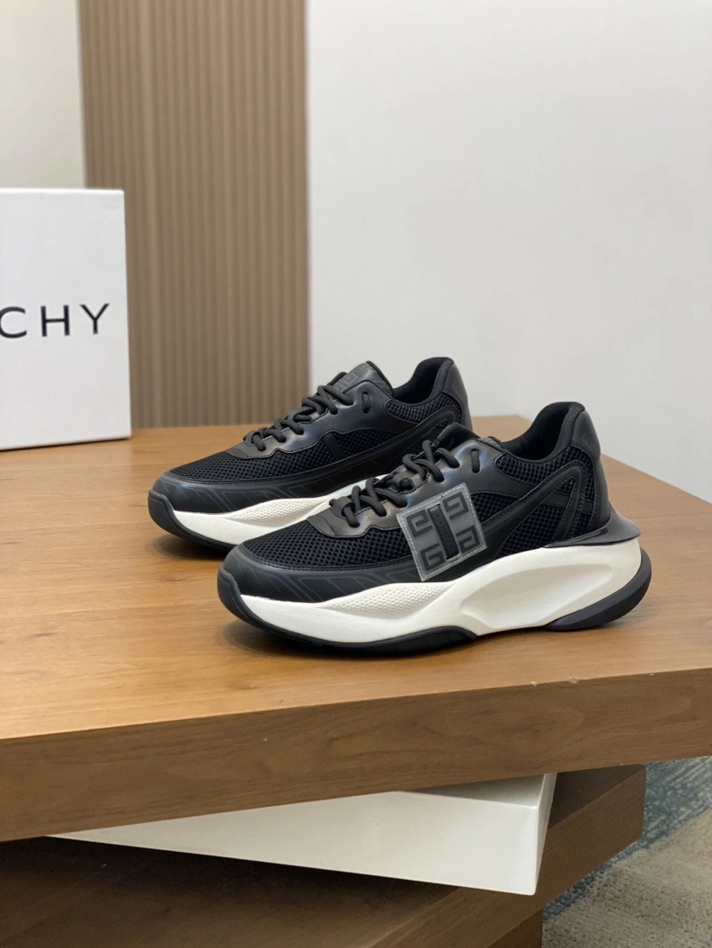 Trendsetting Gxvxnchy Sneakers 152260