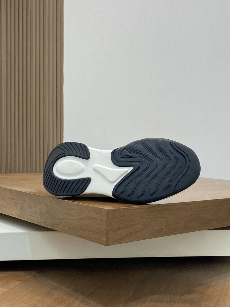 Trendsetting Gxvxnchy Sneakers 152260