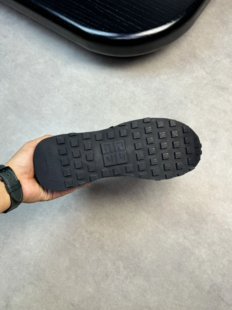 Breathable Gxvxnchy Sneakers 152253