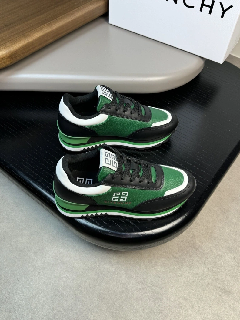Lightweight Gxvxnchy Sneakers 152252