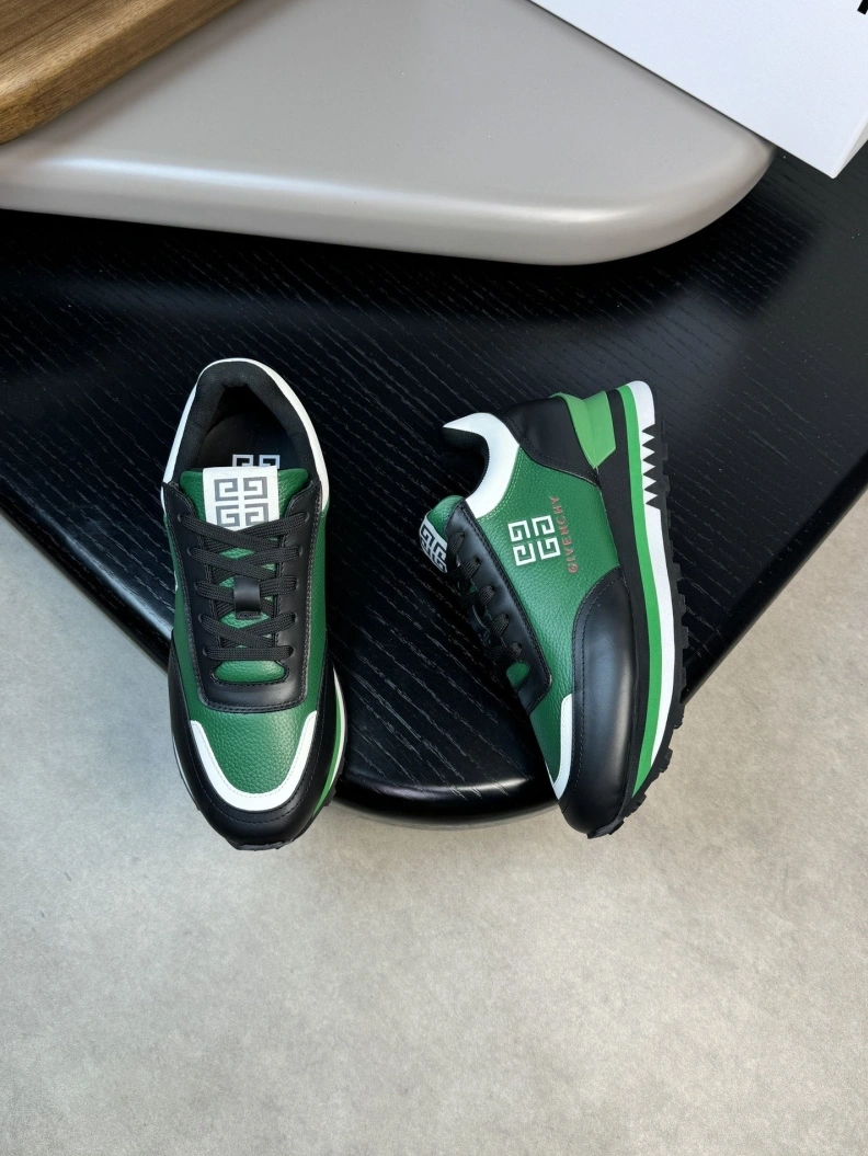 Lightweight Gxvxnchy Sneakers 152252