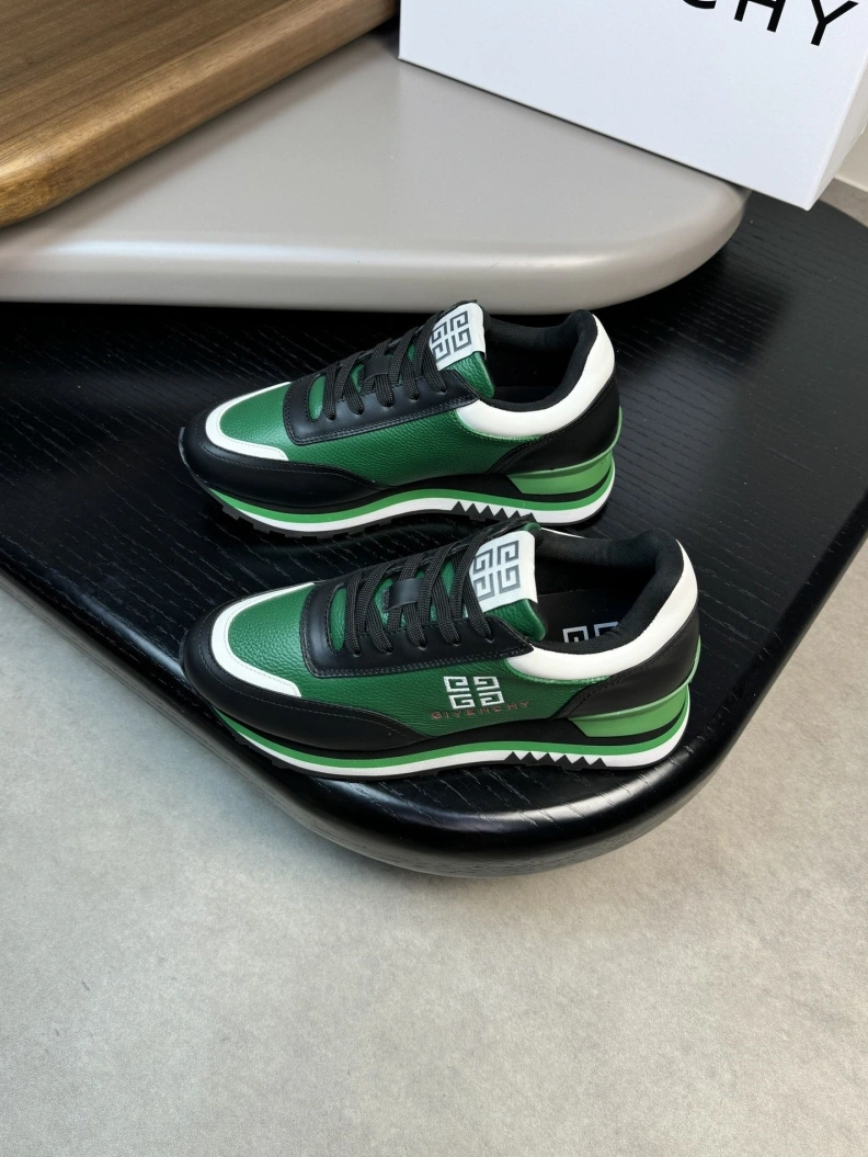 Lightweight Gxvxnchy Sneakers 152252