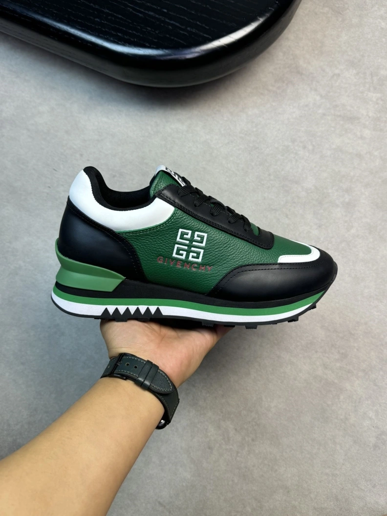 Lightweight Gxvxnchy Sneakers 152252