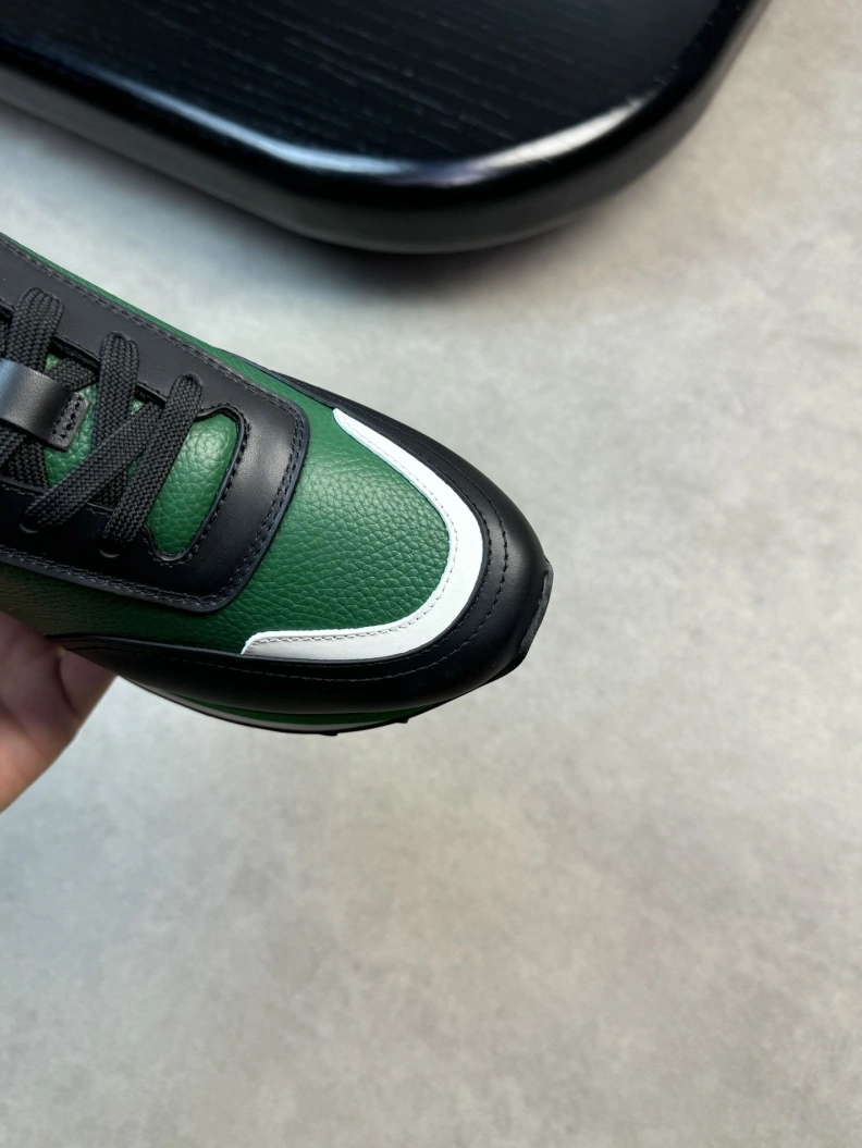 Lightweight Gxvxnchy Sneakers 152252