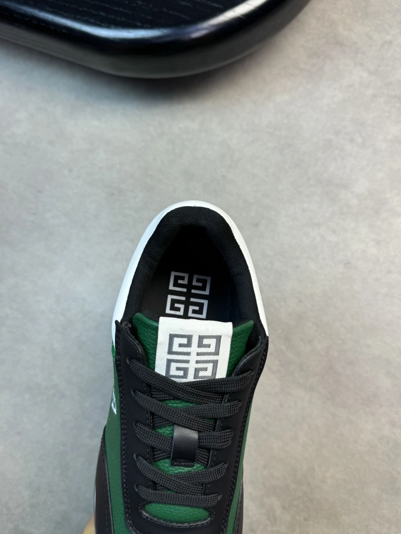 Lightweight Gxvxnchy Sneakers 152252