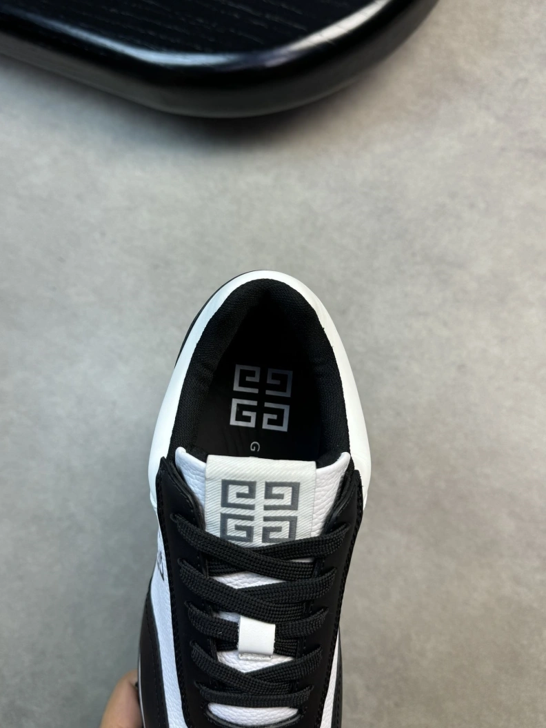 Gxvxnchy Sneakers Stylish 152246