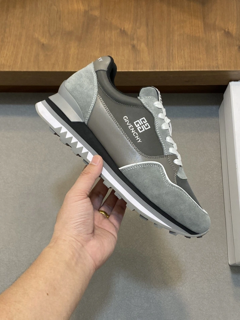 Sleek Gxvxnchy Sneakers 152249