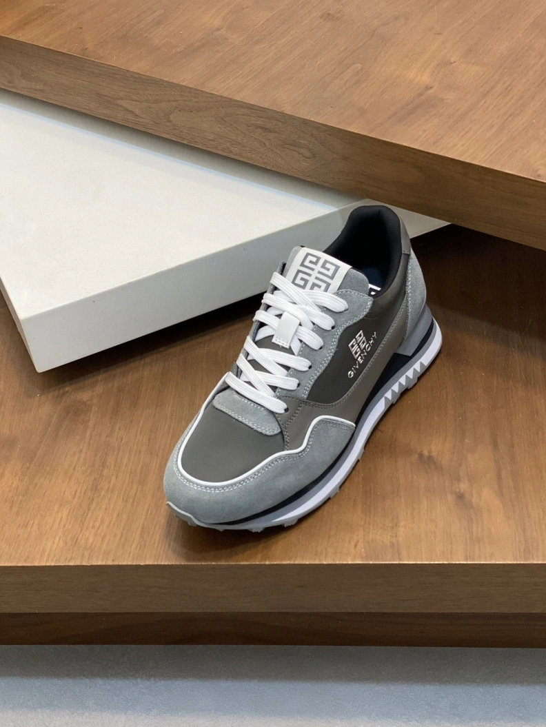 Sleek Gxvxnchy Sneakers 152249