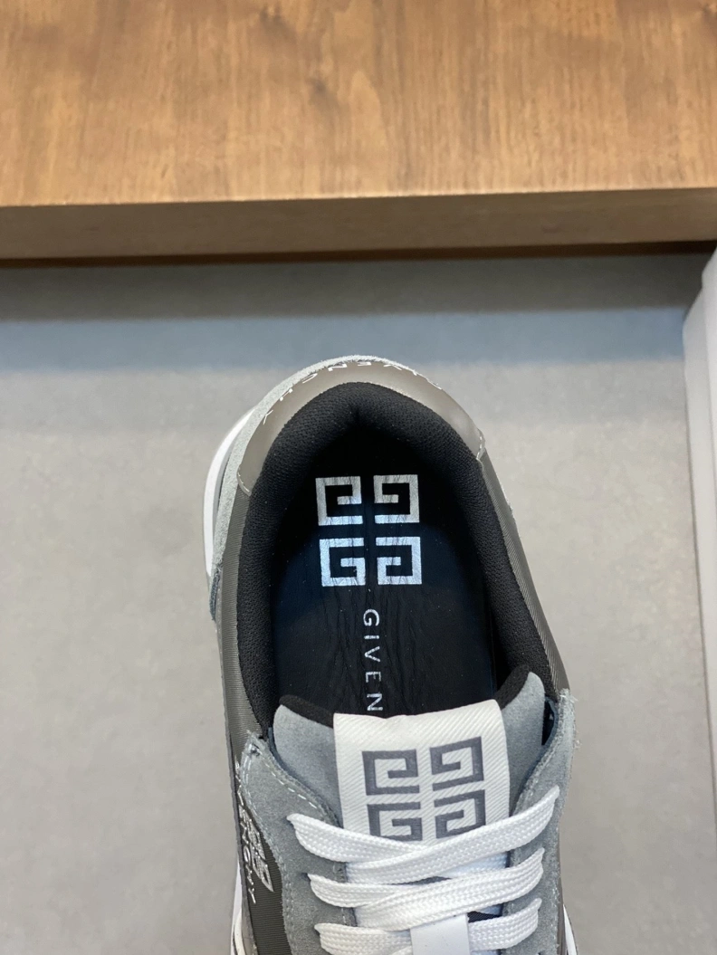 Sleek Gxvxnchy Sneakers 152249