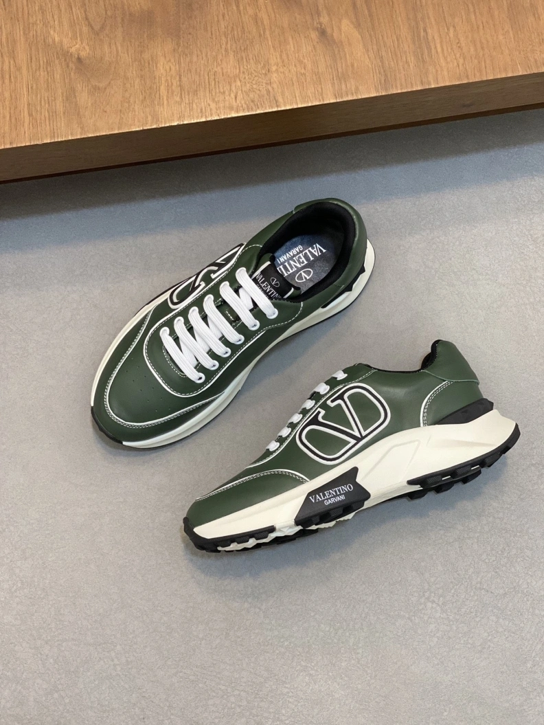 Versatile Vxlxntino Sneakers 229087