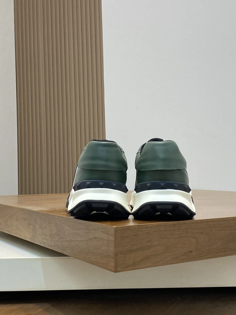 Versatile Vxlxntino Sneakers 229087