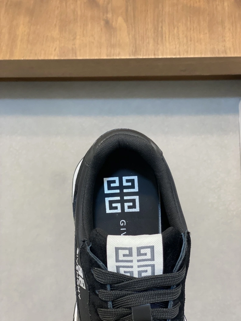 Comfortable Gxvxnchy Sneakers 152245