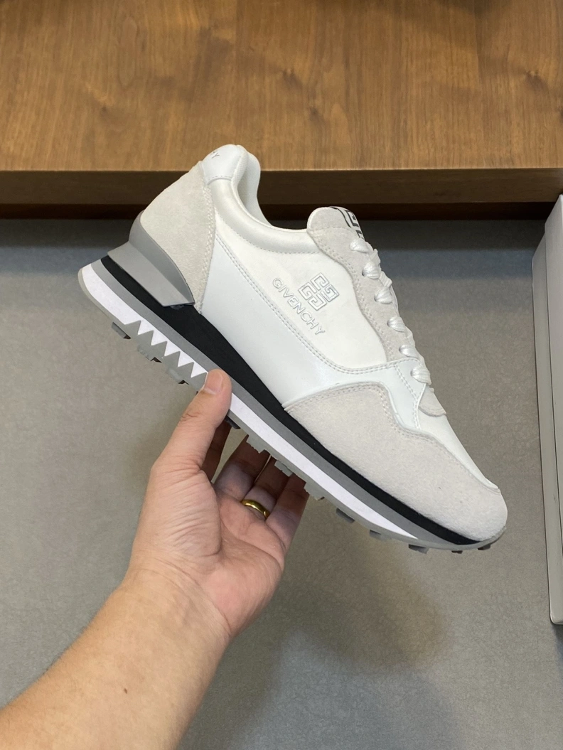Fashionable Gxvxnchy Sneakers 152235