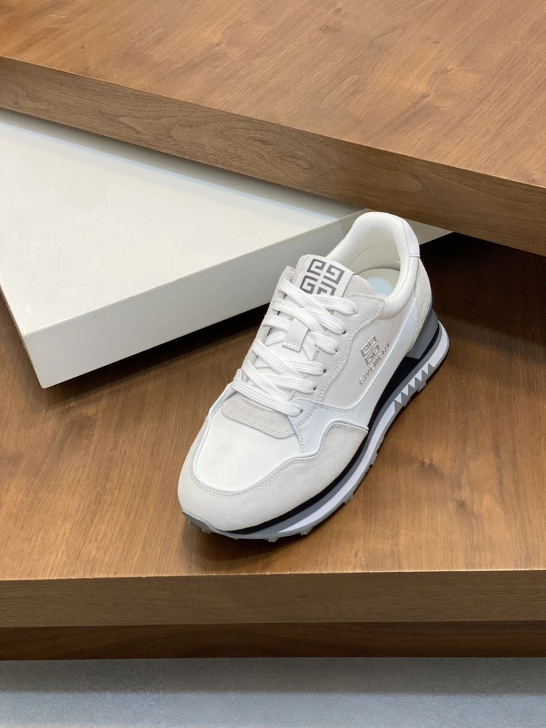 Fashionable Gxvxnchy Sneakers 152235