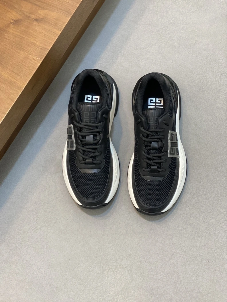 Lightweight Gxvxnchy Sneakers 152236