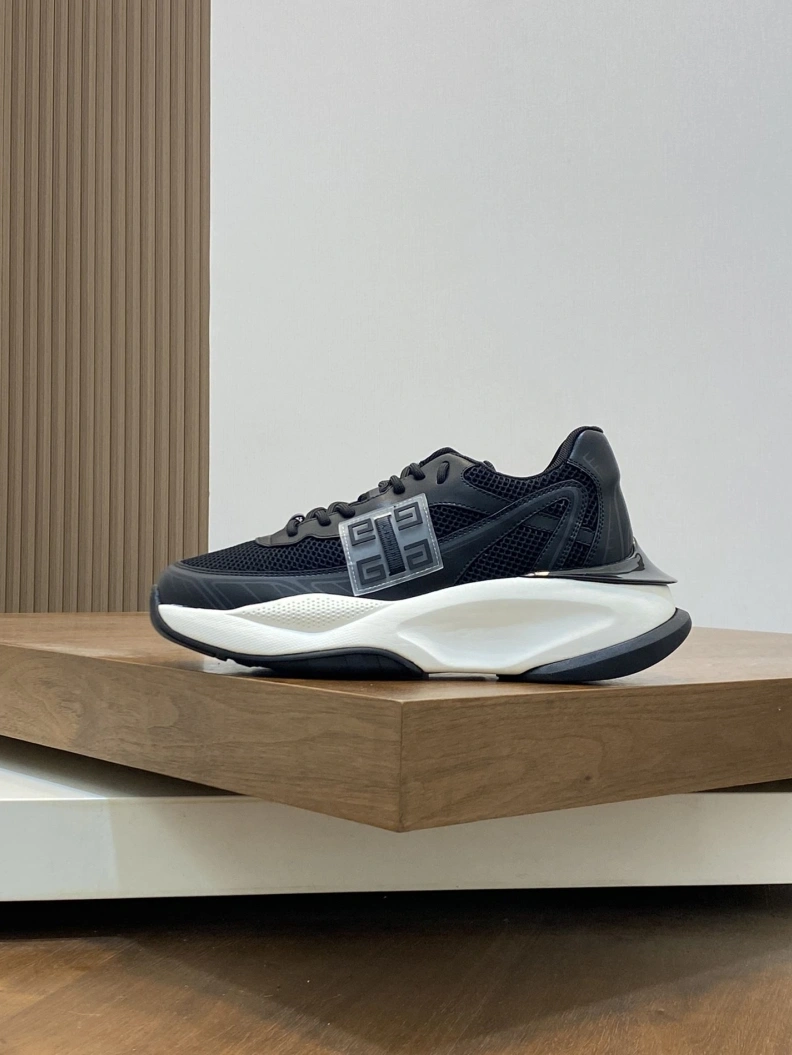 Lightweight Gxvxnchy Sneakers 152236