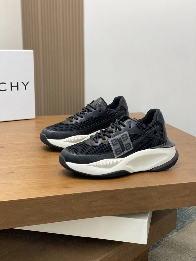 Lightweight Gxvxnchy Sneakers 152236