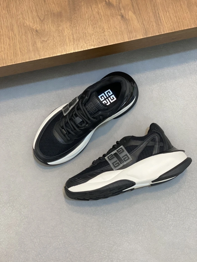 Lightweight Gxvxnchy Sneakers 152236