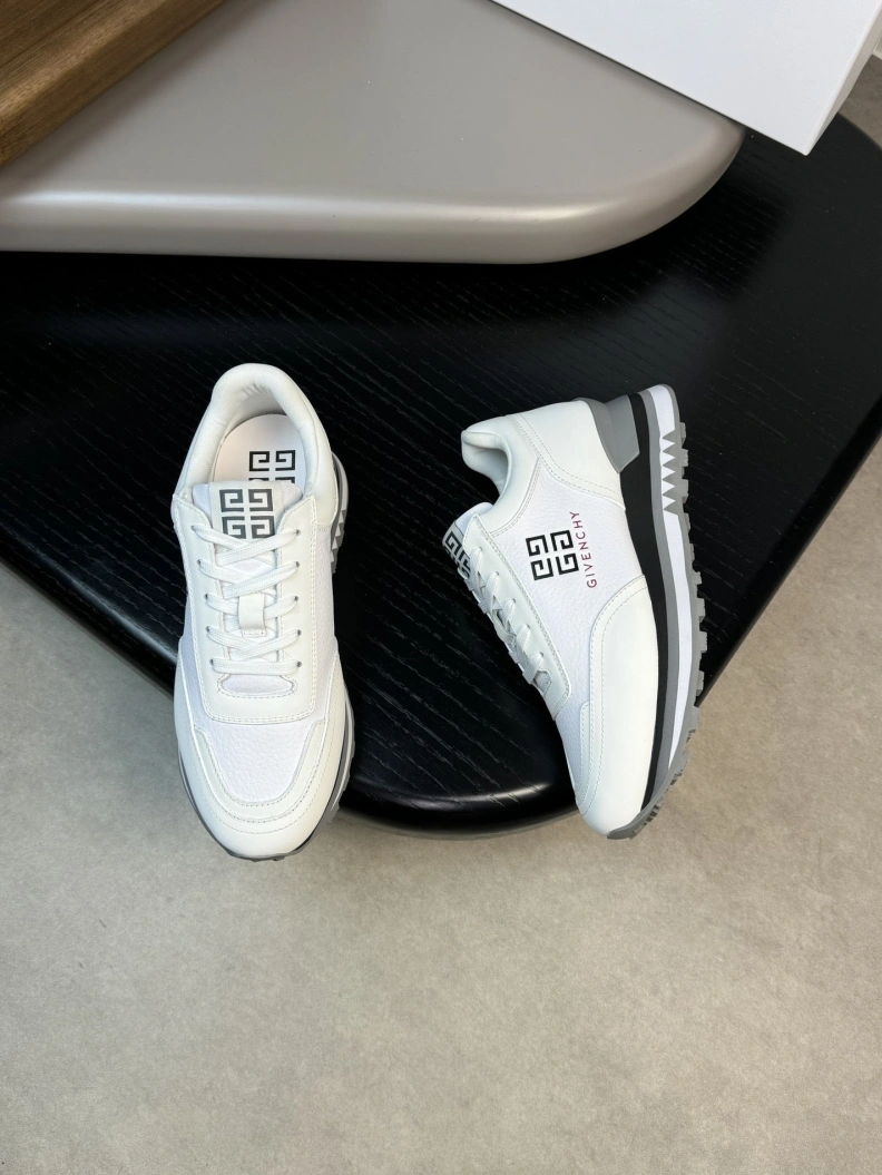 HighQuality Gxvxnchy Sneakers 152229