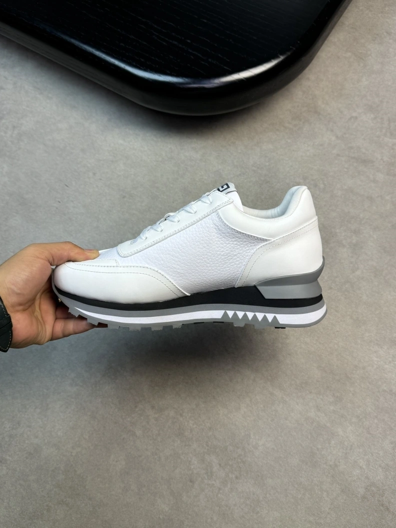 HighQuality Gxvxnchy Sneakers 152229
