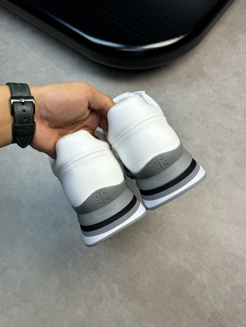 HighQuality Gxvxnchy Sneakers 152229