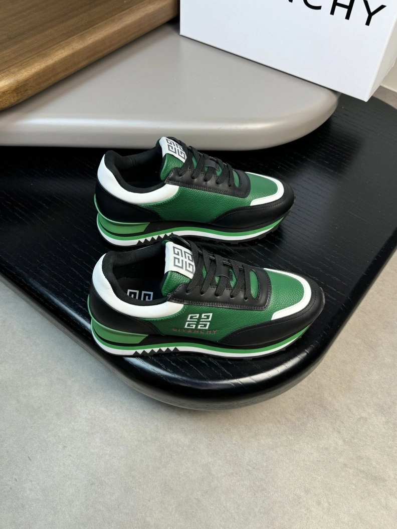 WellDesigned Gxvxnchy Sneakers 152232