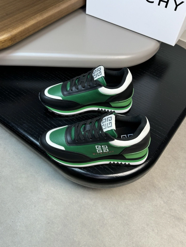 WellDesigned Gxvxnchy Sneakers 152232