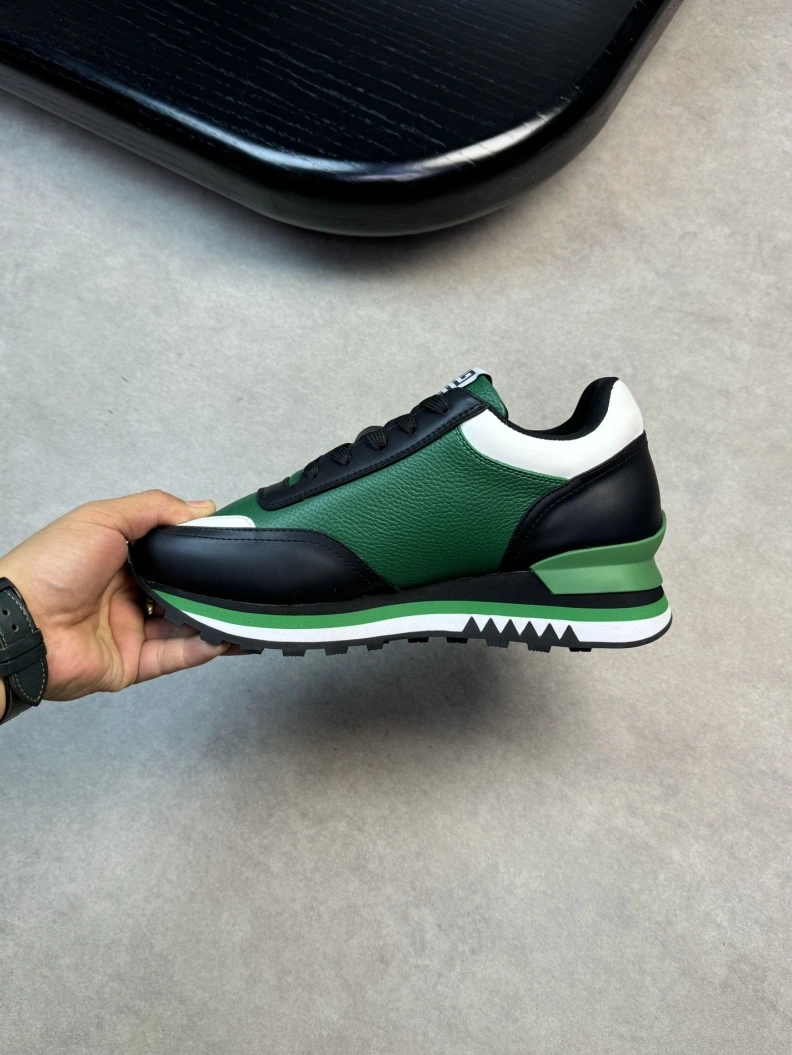 WellDesigned Gxvxnchy Sneakers 152232