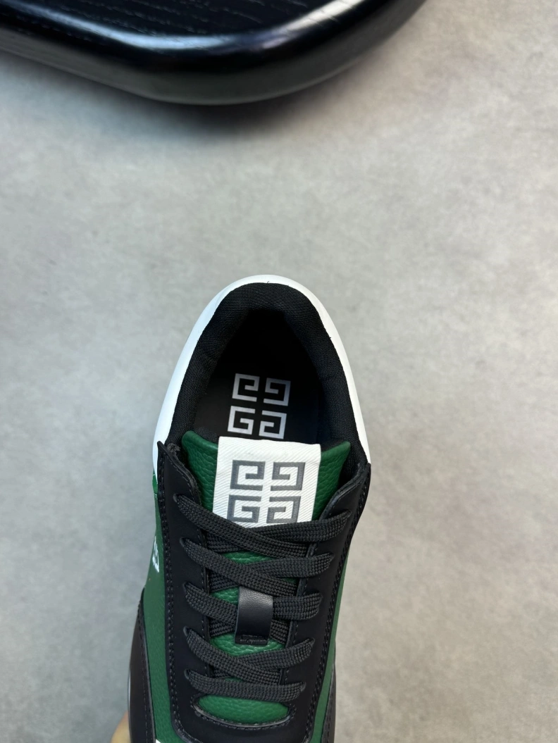 WellDesigned Gxvxnchy Sneakers 152232