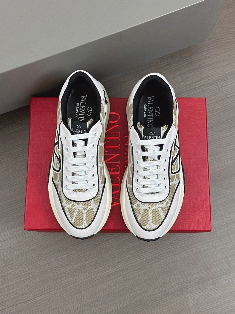 Versatile Vxlxntino Sneakers 229084