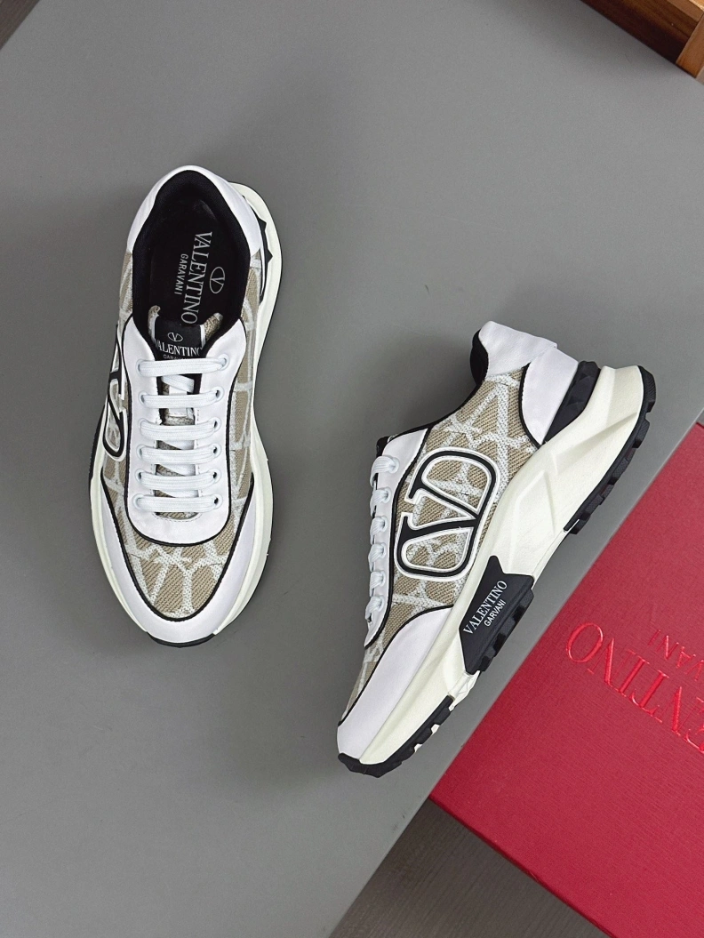 Versatile Vxlxntino Sneakers 229084