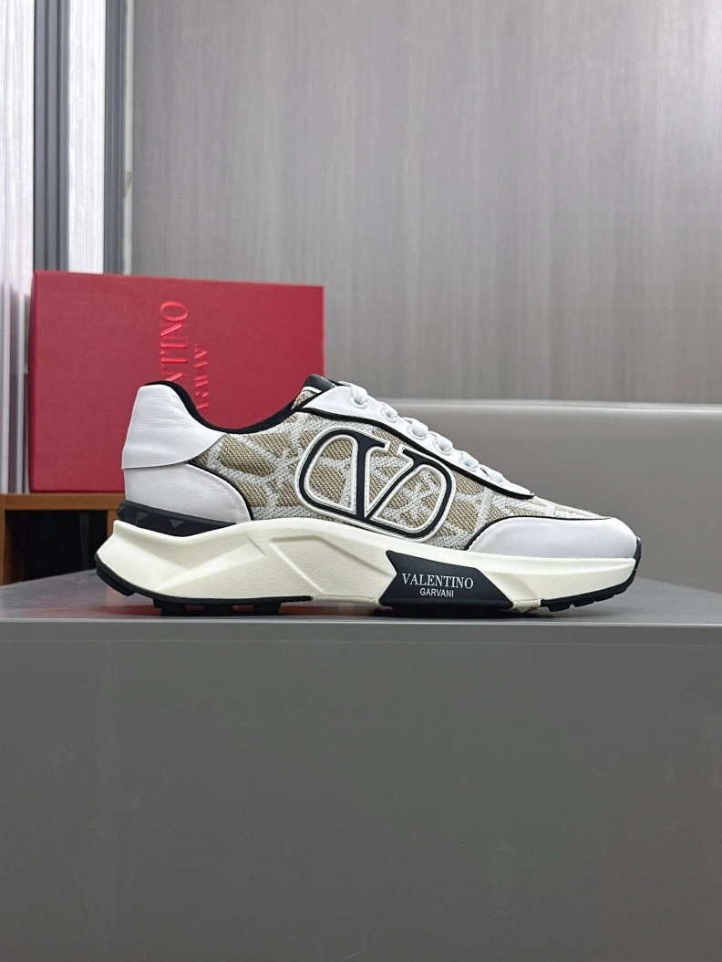Versatile Vxlxntino Sneakers 229084