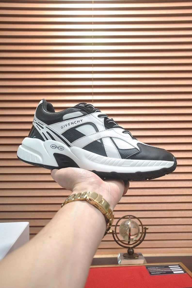 Modern Gxvxnchy Sneakers 152228