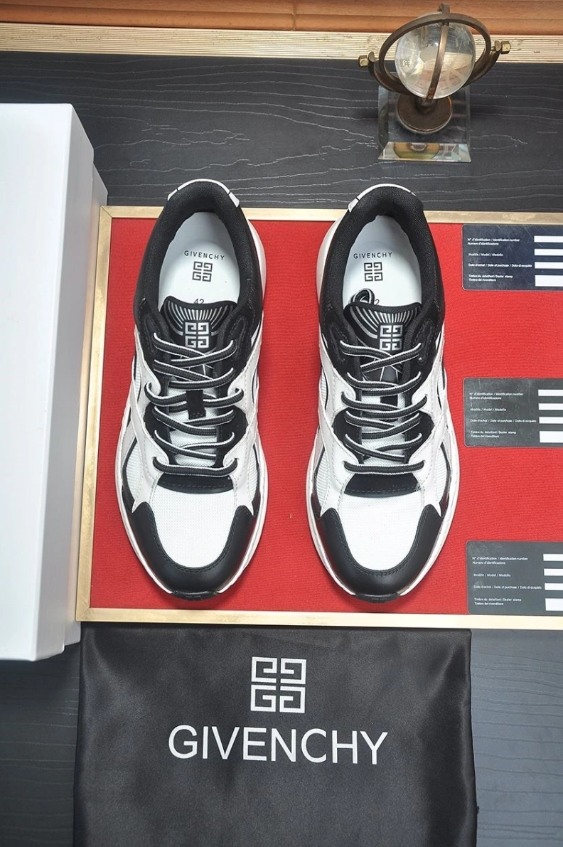 Modern Gxvxnchy Sneakers 152228