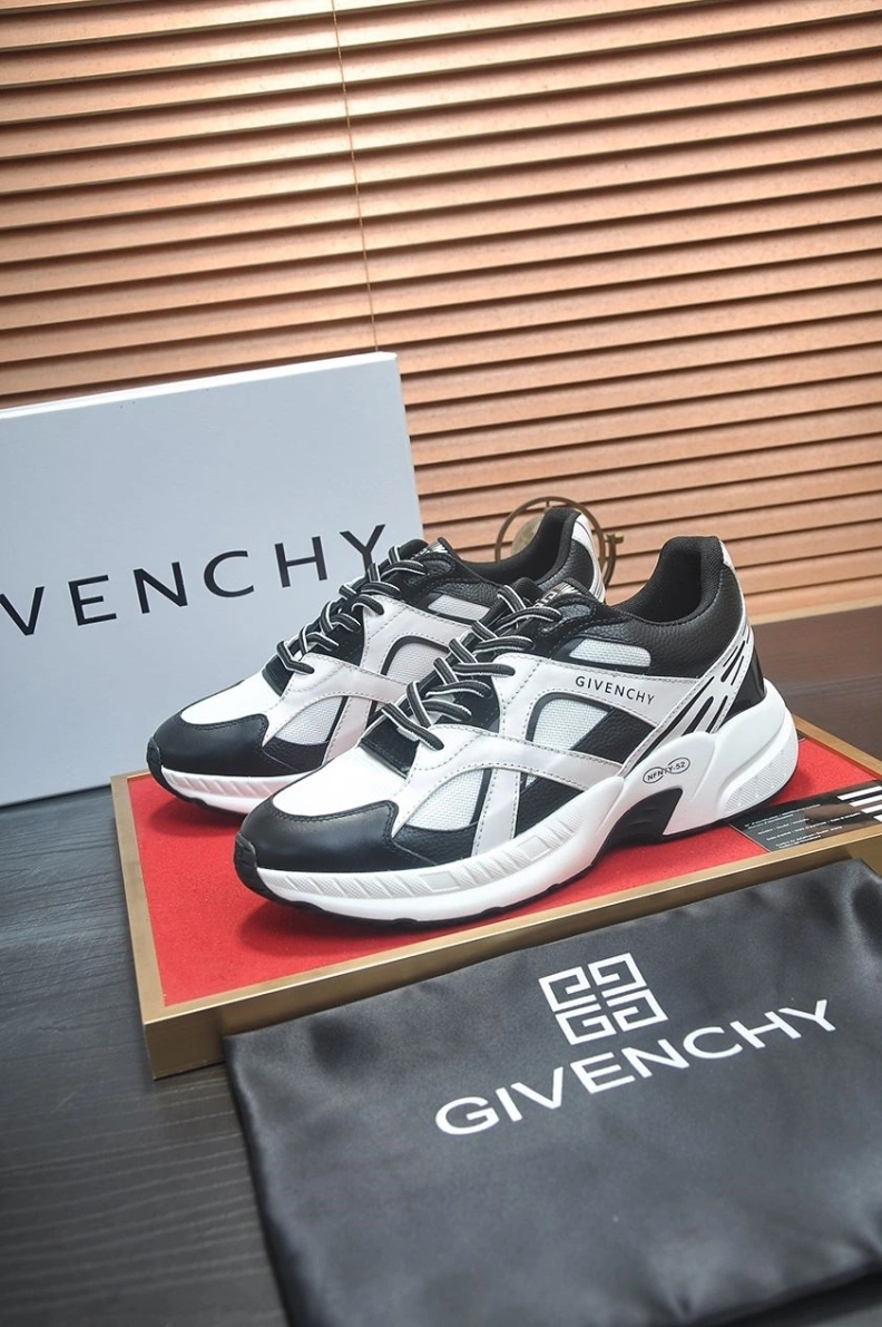 Modern Gxvxnchy Sneakers 152228