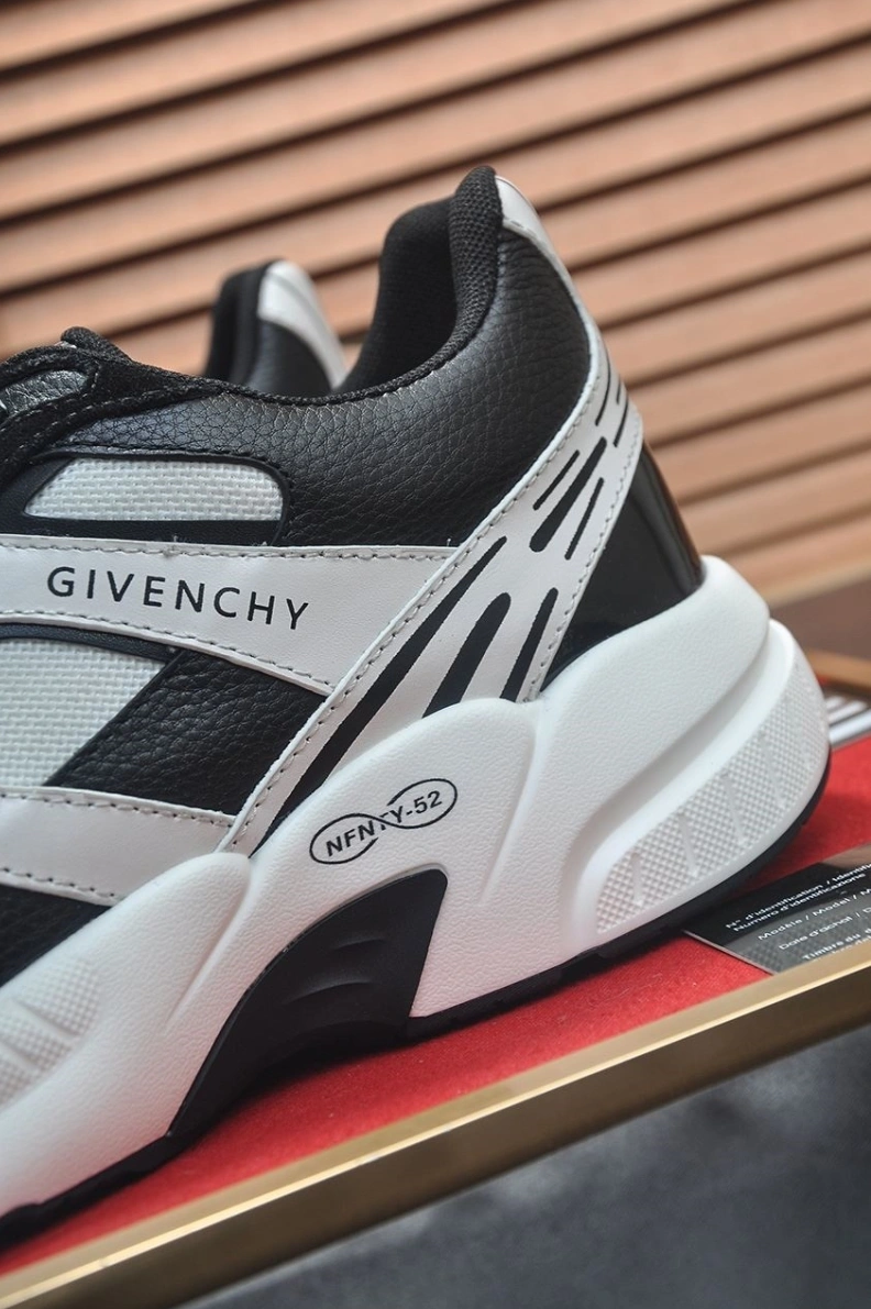 Modern Gxvxnchy Sneakers 152228