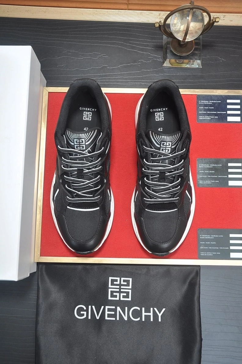 Unique Gxvxnchy Sneakers 152222