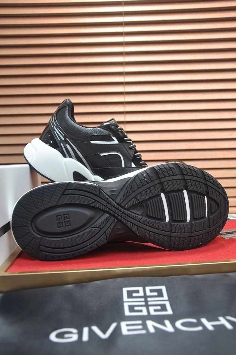 Unique Gxvxnchy Sneakers 152222