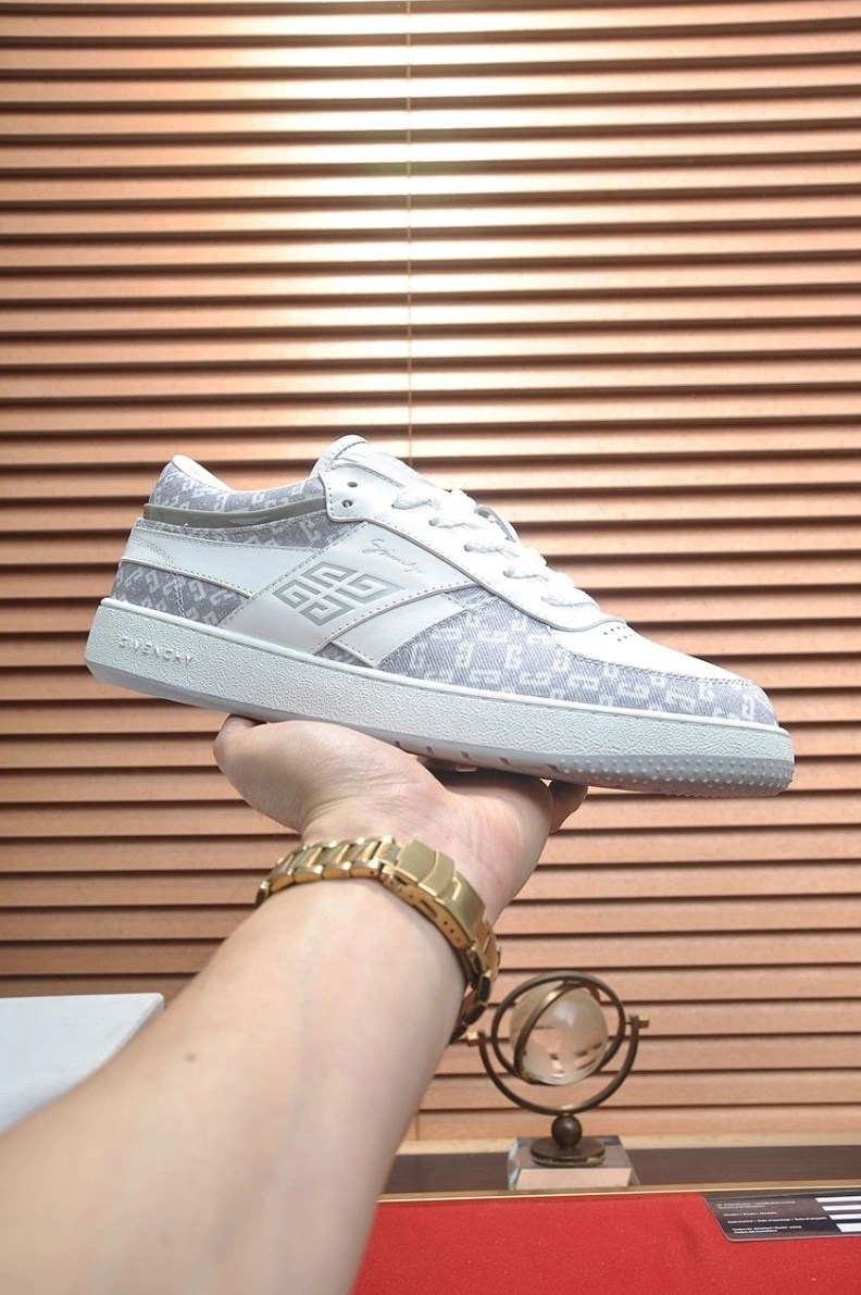 Gxvxnchy Sneakers DailyWear 152224