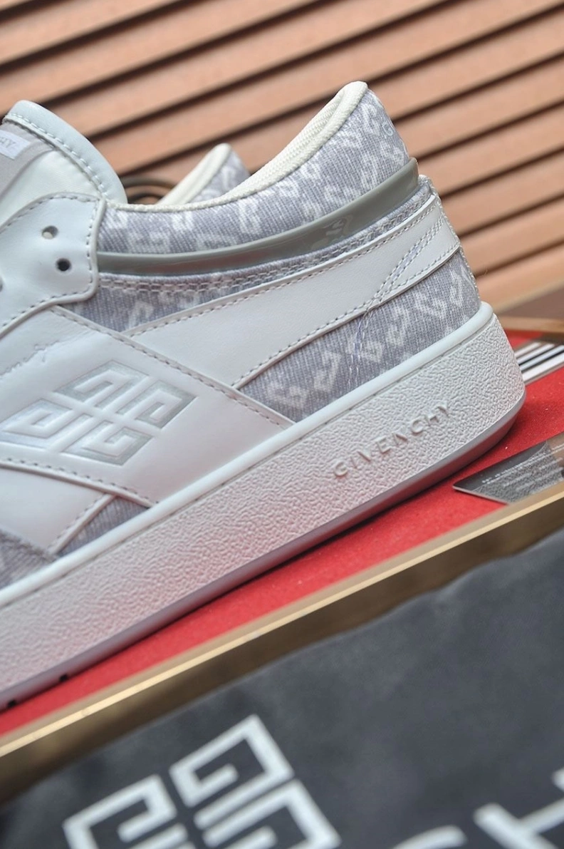 Gxvxnchy Sneakers DailyWear 152224